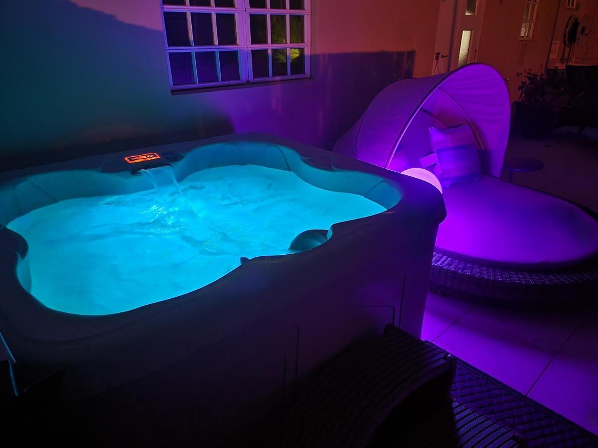 ポンセLuxury Retreat With Private Jacuzzi And Mountain Views Free Parkingアパートメント エクステリア 写真
