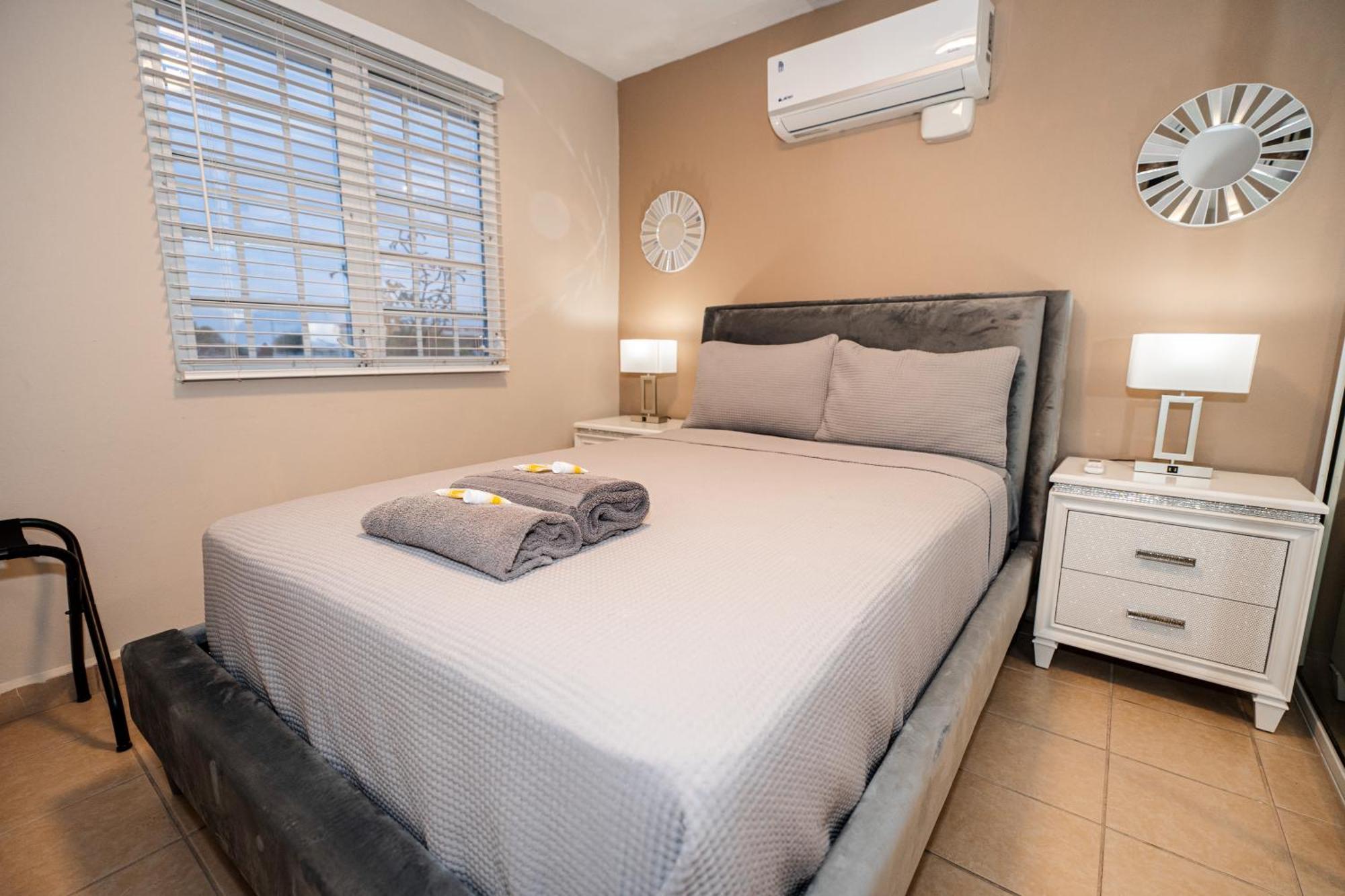 ポンセLuxury Retreat With Private Jacuzzi And Mountain Views Free Parkingアパートメント エクステリア 写真