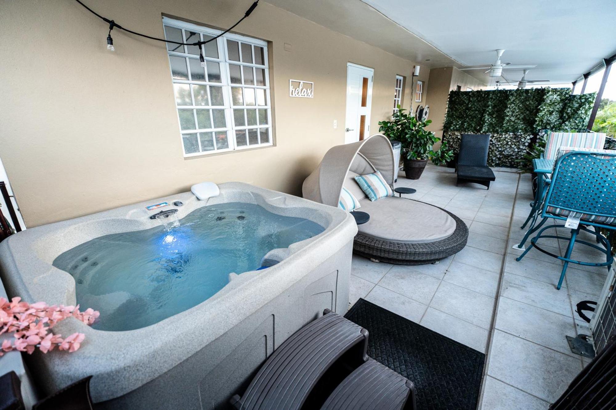 ポンセLuxury Retreat With Private Jacuzzi And Mountain Views Free Parkingアパートメント エクステリア 写真